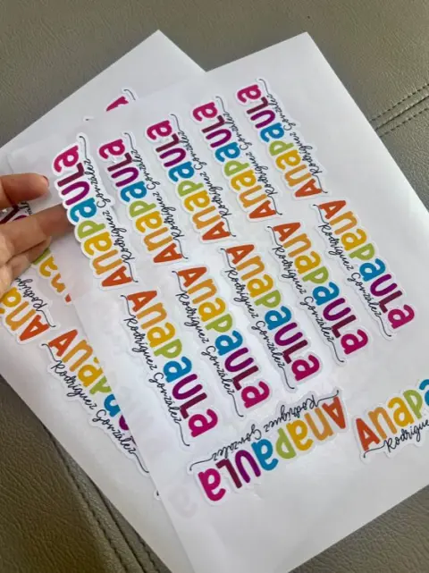 Etiqueta de silueta personalizada Alejandra Carrera - diseño 8